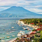 Exploring the beautiful landscapes and attractions during a trip to Nusa Lembongan