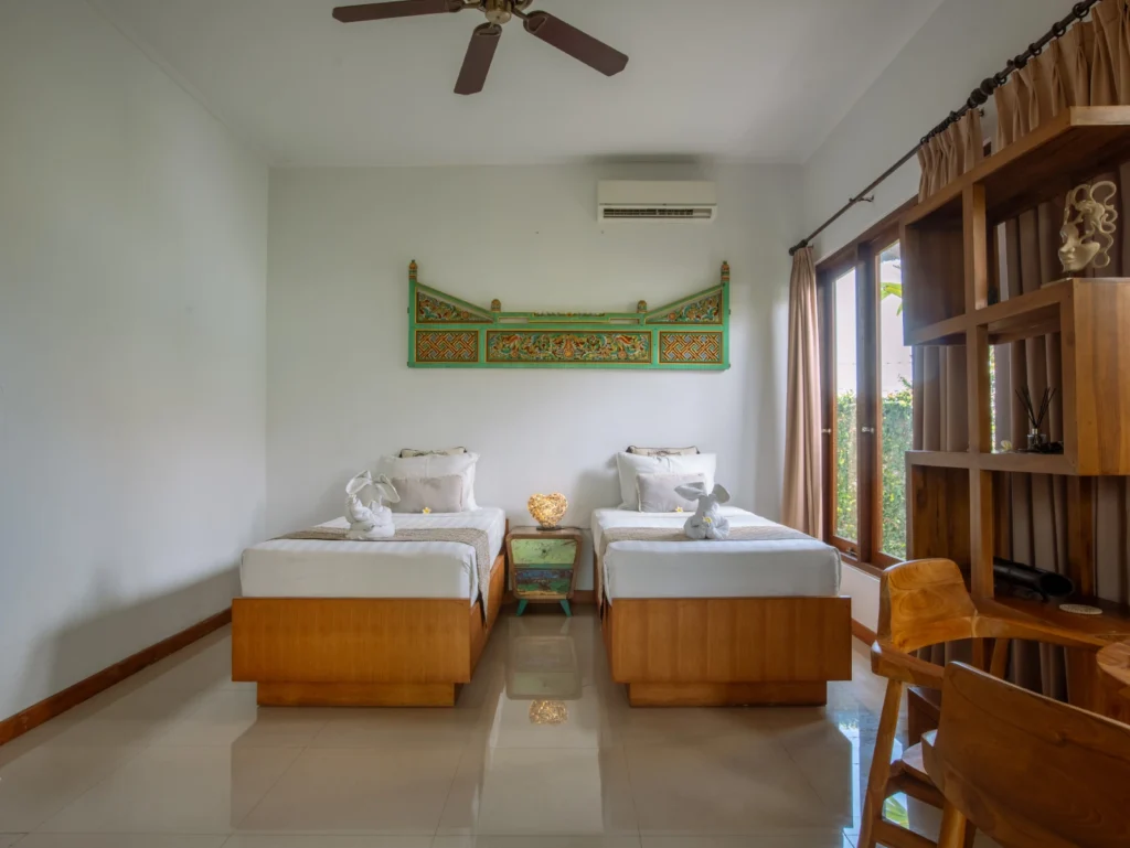 Twin Bed on garden view bedroom at Bali FLoatingleaf